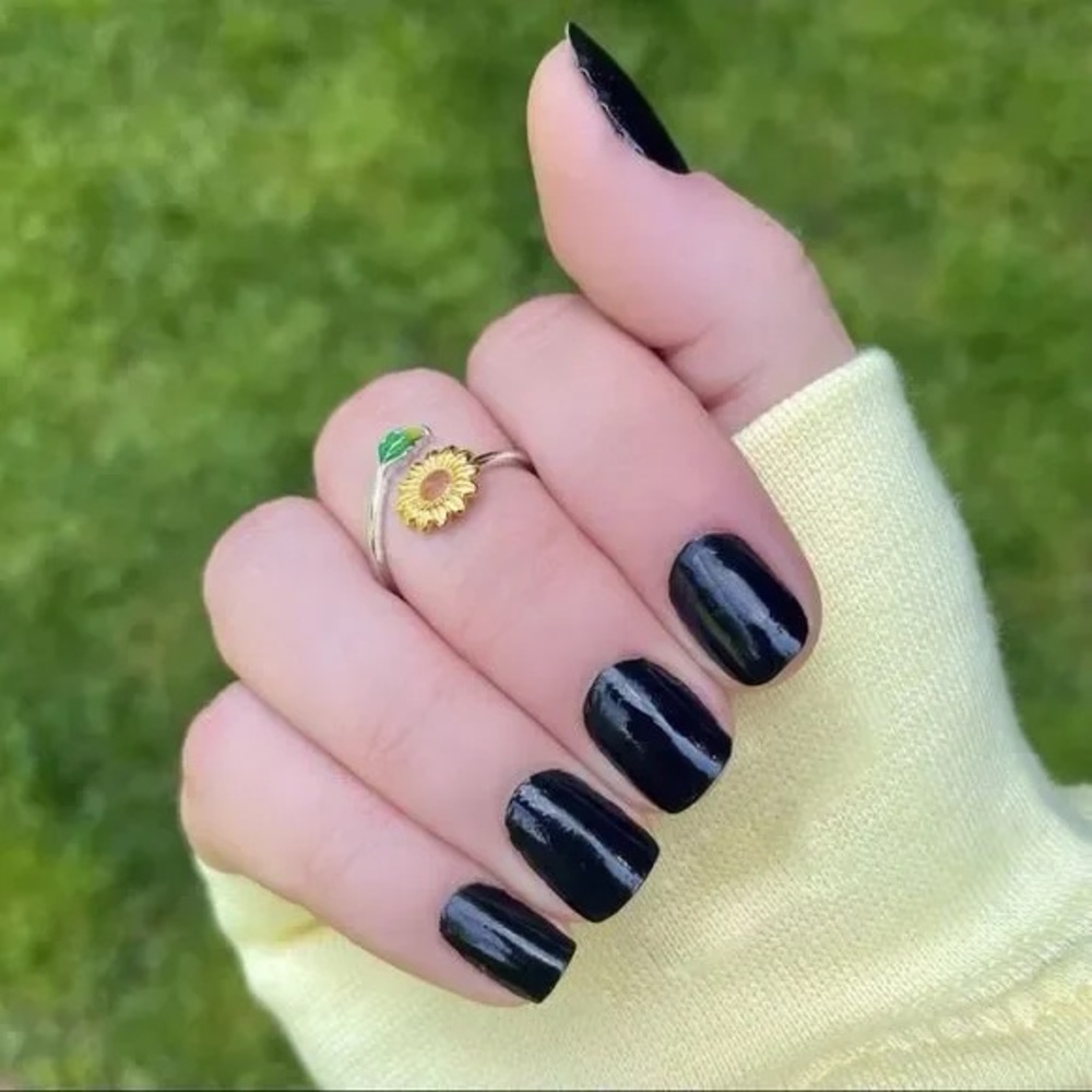 Color Street MIDNIGHT IN MANHATTAN Black Solid Nail Strips Set - Picture 7 of 7